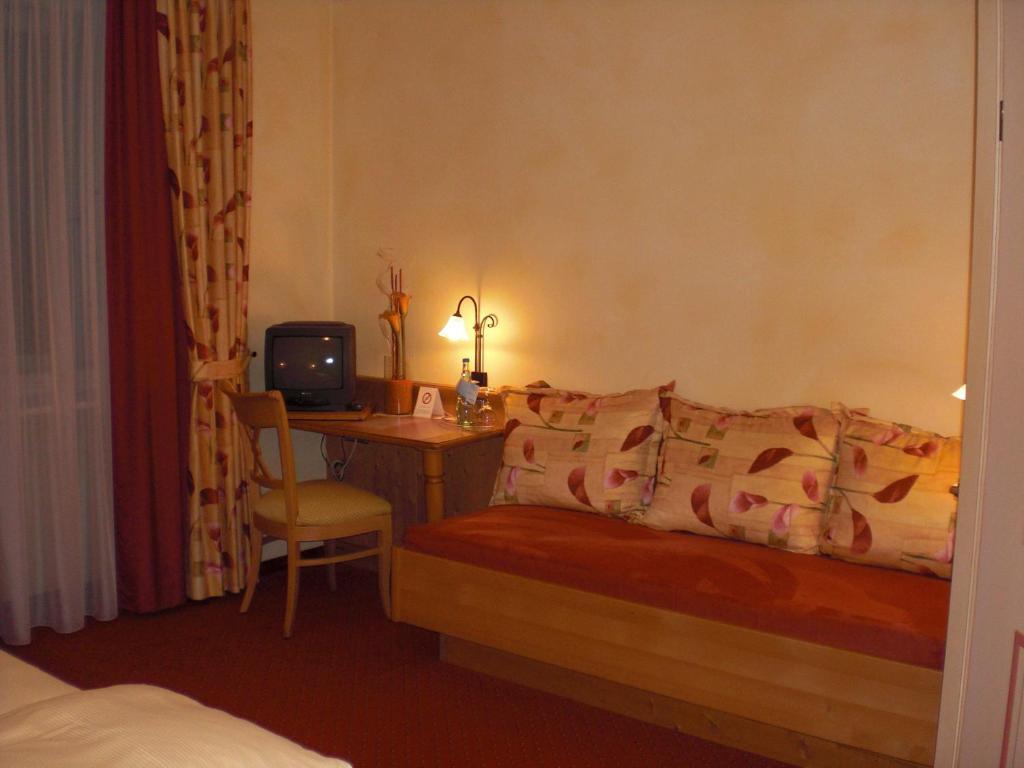 Hotel-Restaurant Schieble Kenzingen Δωμάτιο φωτογραφία